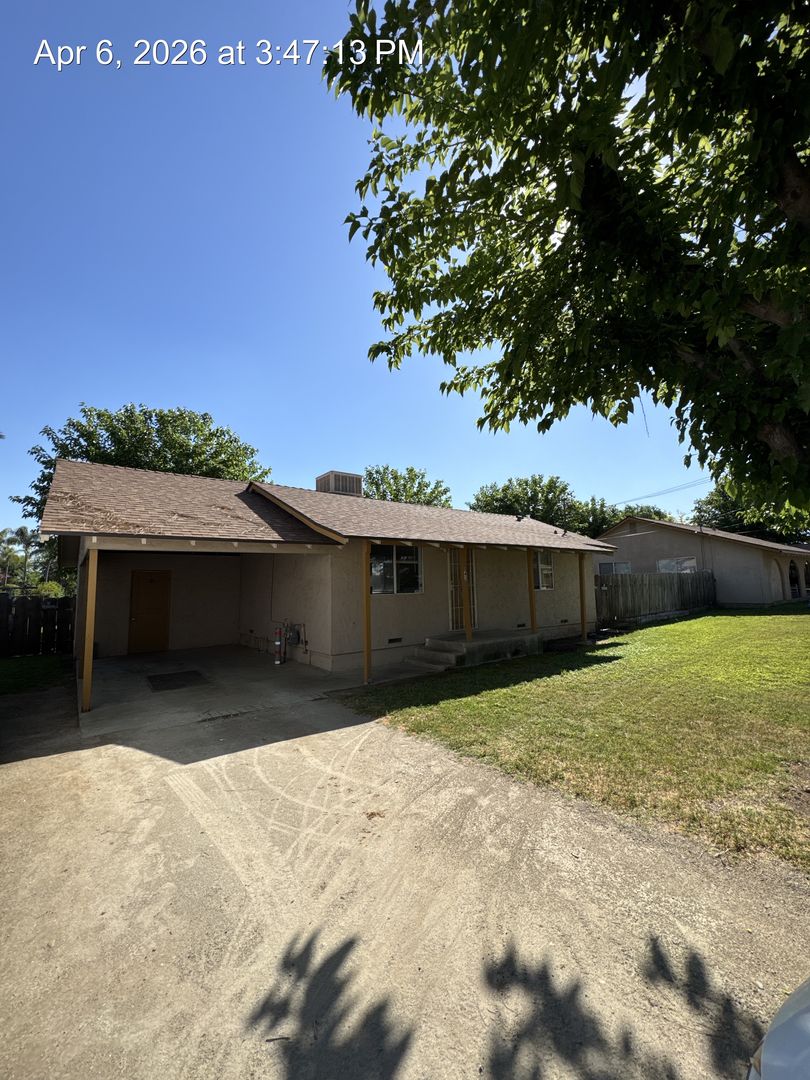 Woodlake House: 143 North Castle Rock St