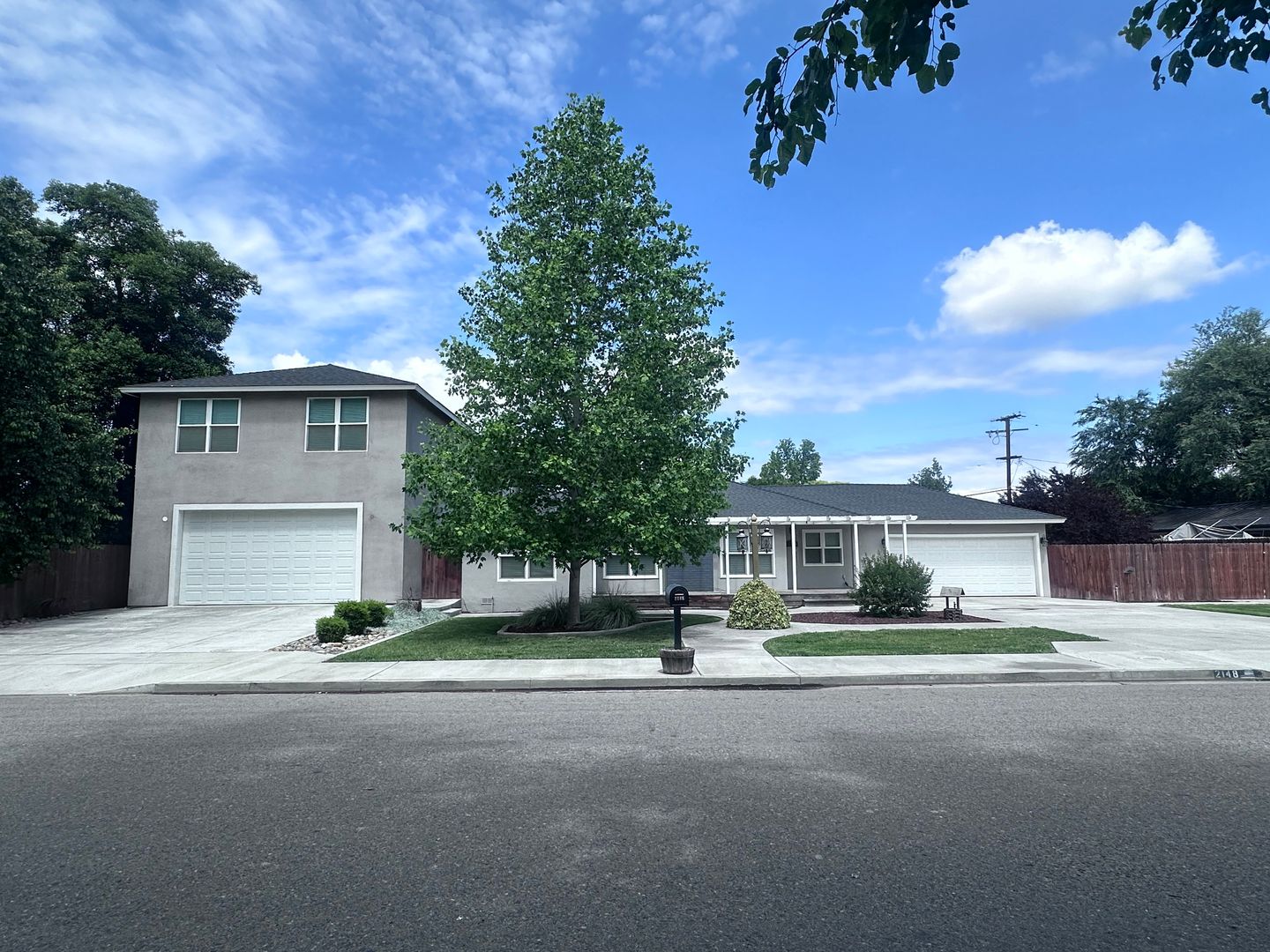 Visalia House: 2148 East College Ave