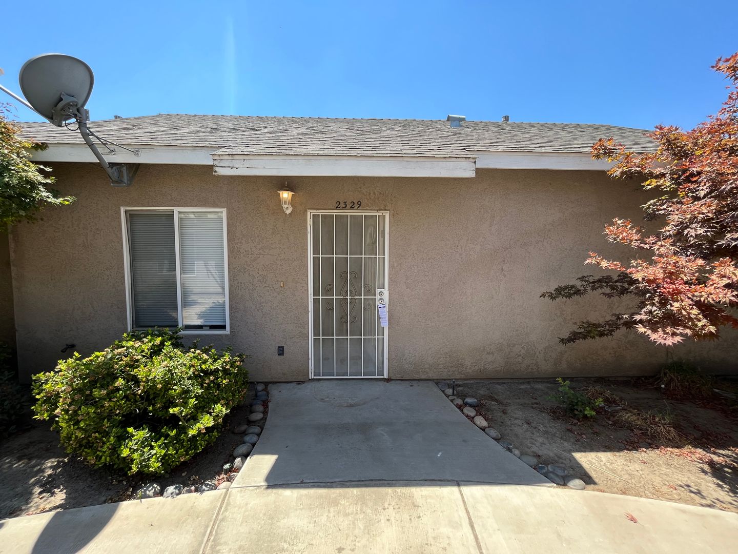 Visalia Apartment: 2327-2333 West Sunnyside Avenue
