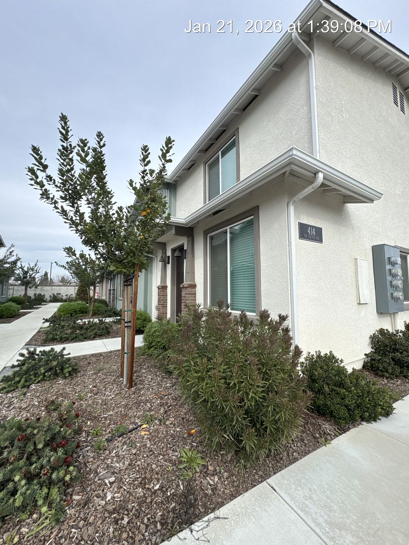 Visalia Apartment: 414 S Summit Street Unit #101-104
