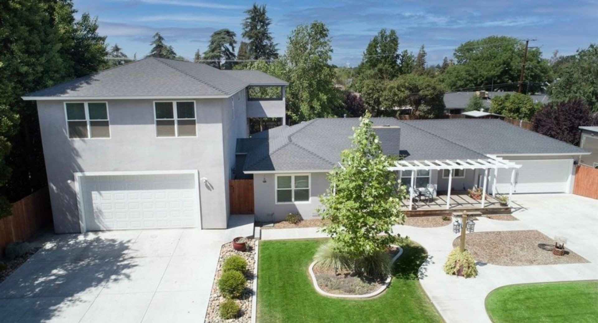 Visalia House: 2148 East College Ave