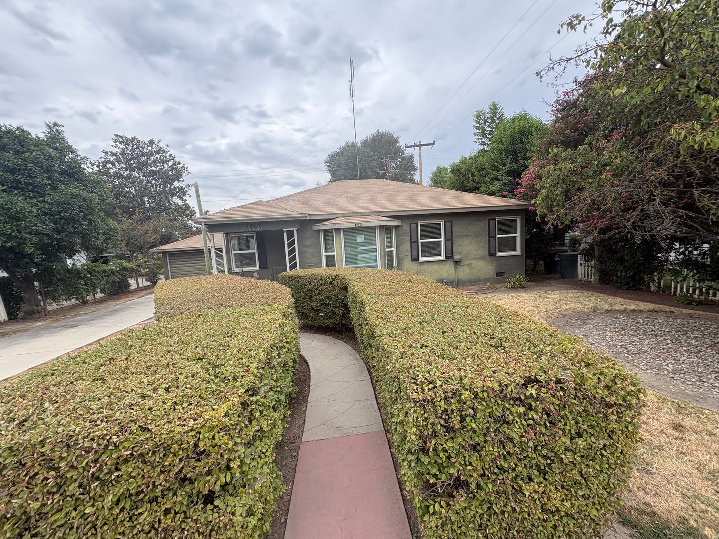 Visalia House: 801 S Sowell St