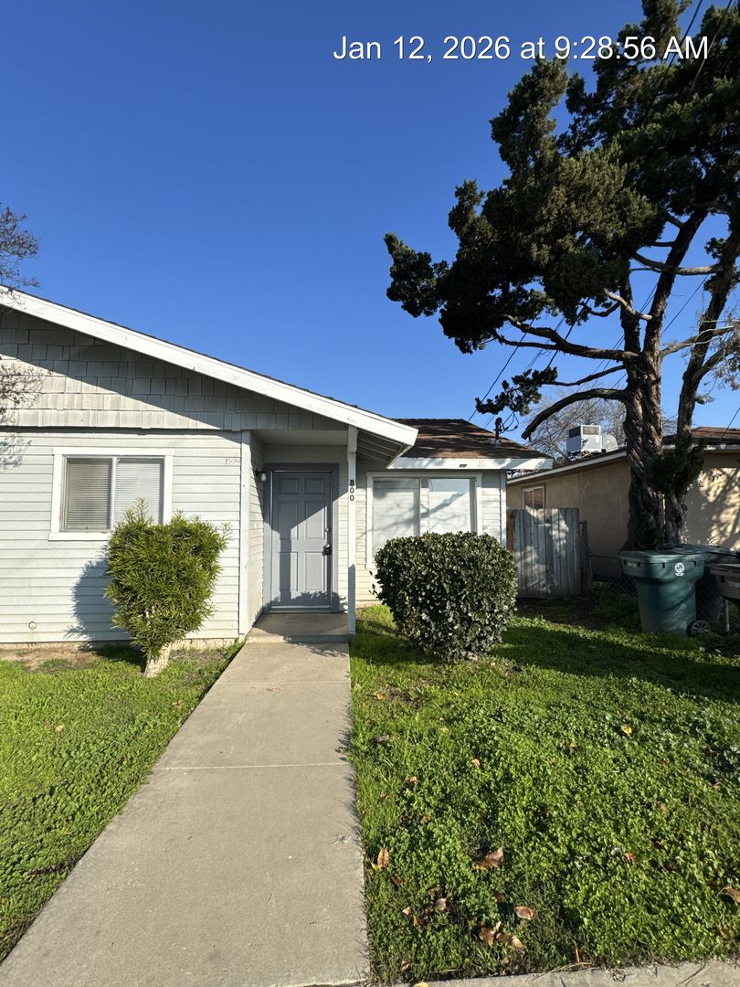 Tulare Apartment: 800-802 W Pleasant Ave