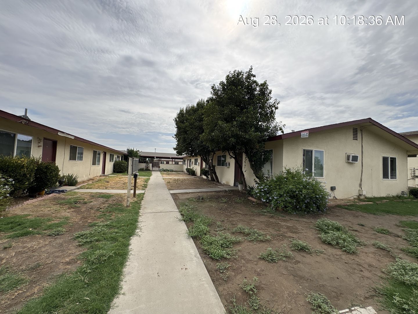 Tulare Apartment: 340-352 S Blackstone St