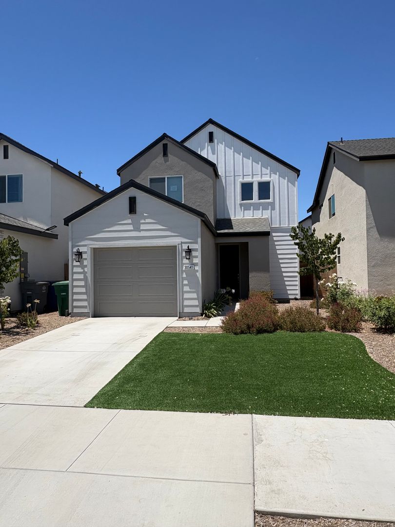 Visalia House: 30541 Delancy Road