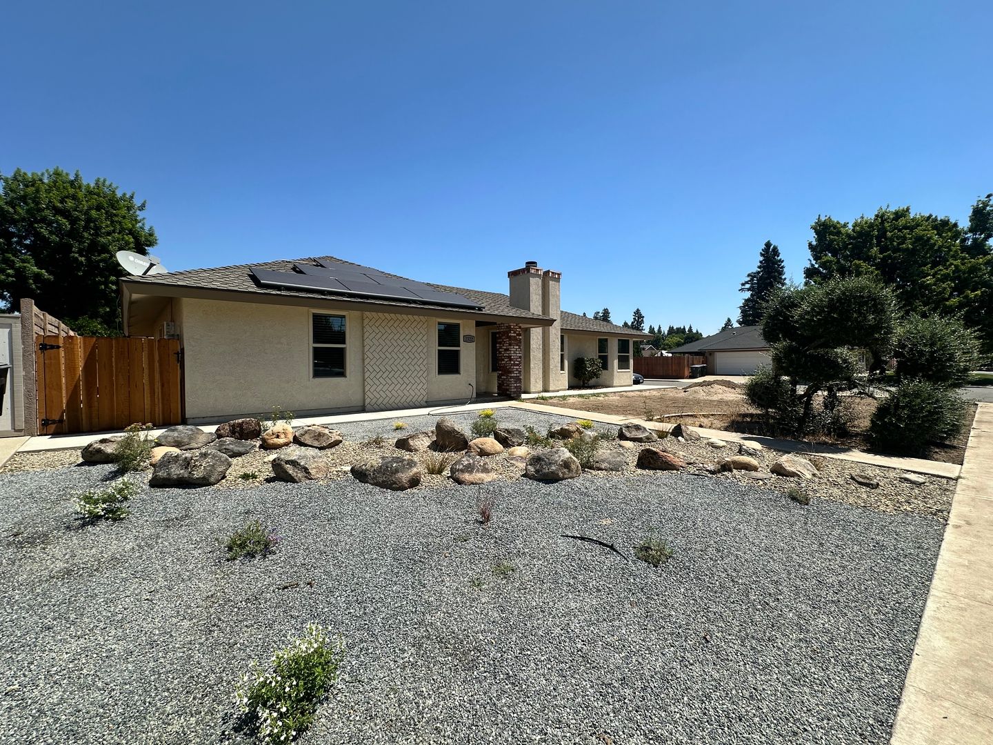 Visalia House: 2322 East Vassar Dr