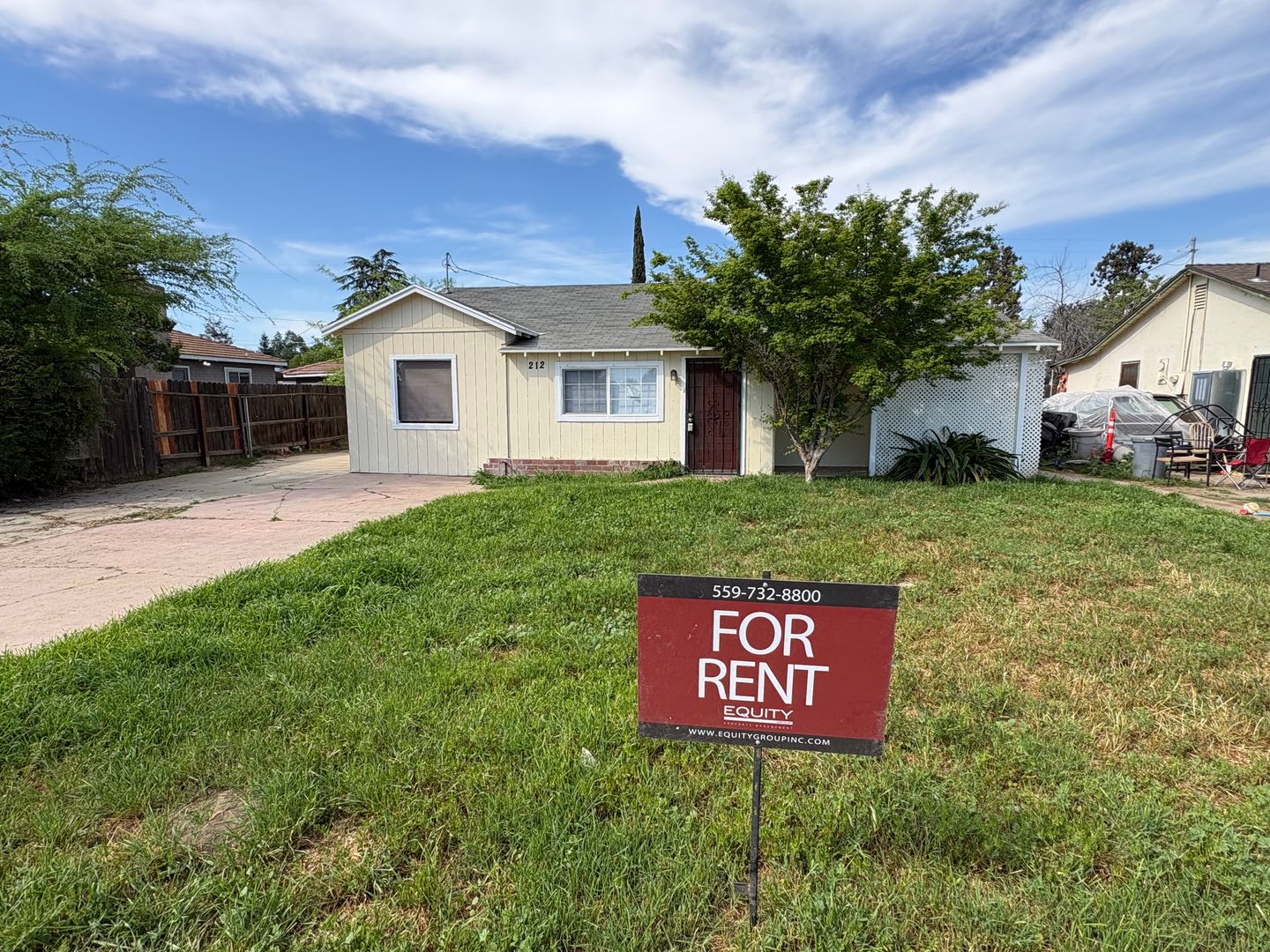 Visalia House: 212 West Feemster Ave