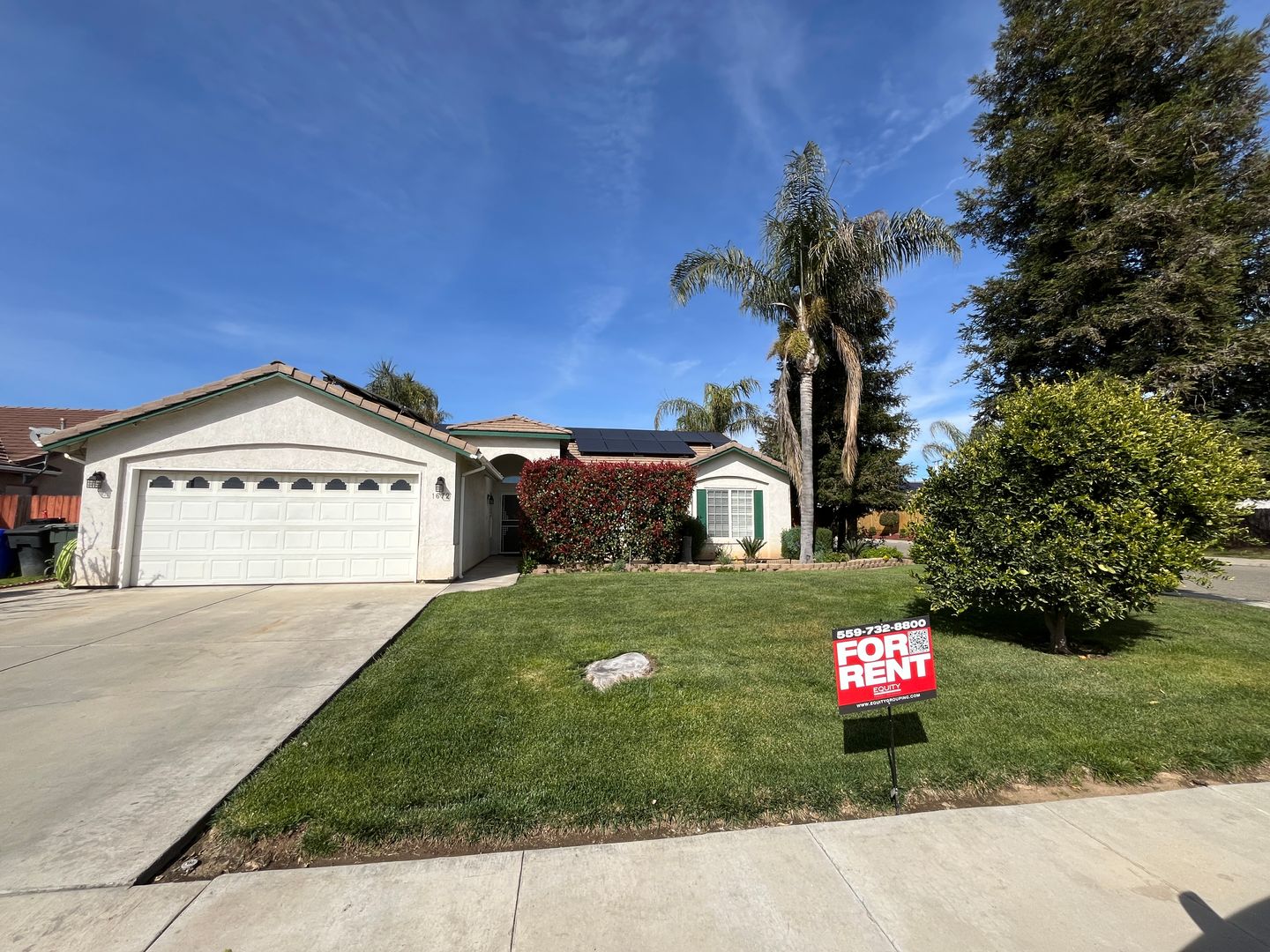 Porterville House: 1672 W Julieann Ave