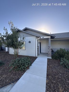 Charming unit ready for rent! – photo 1