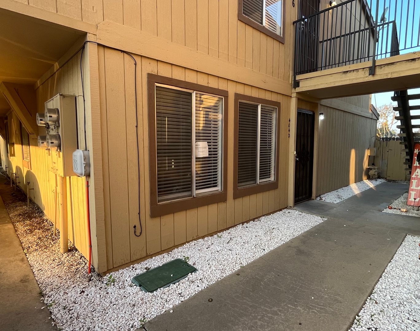 Visalia Apartment: 3900-4054 West Meadow Ave.