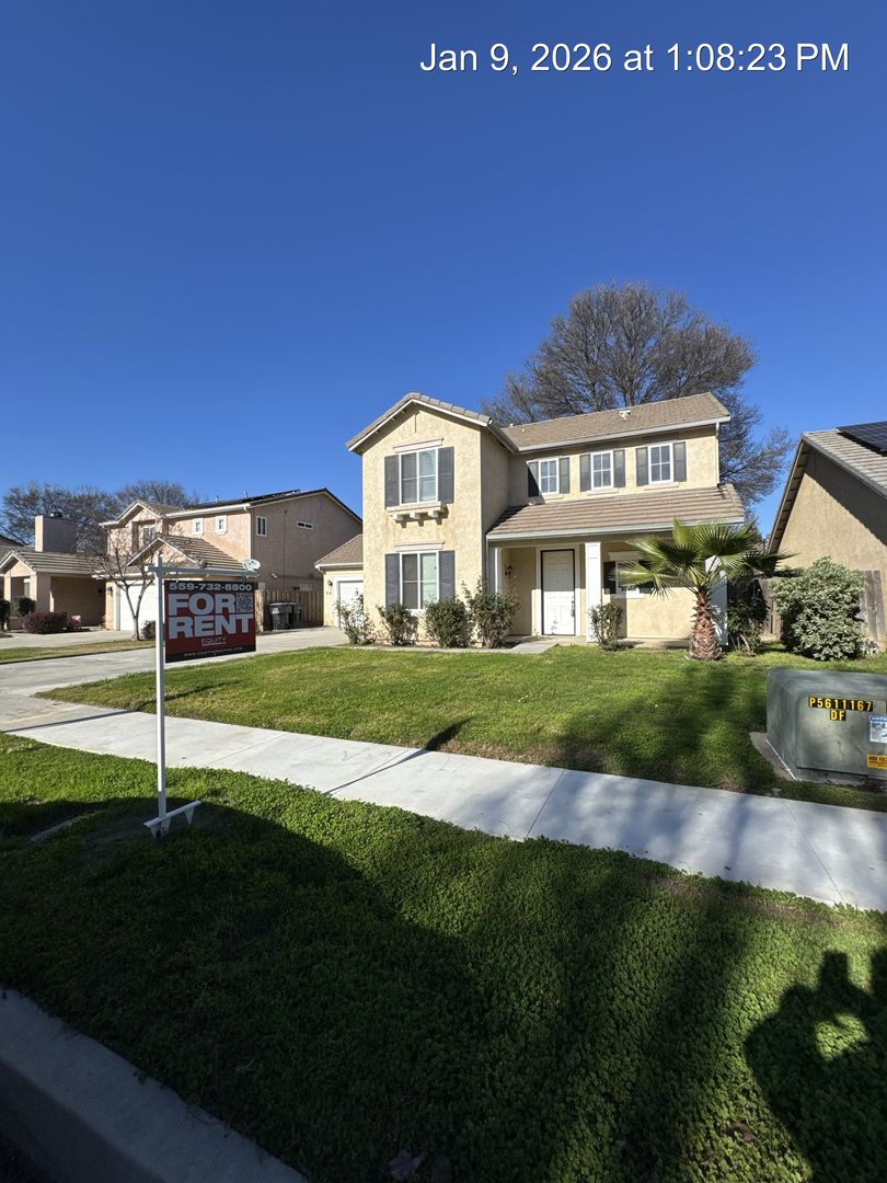 Visalia House: 816 W Loyola Ave