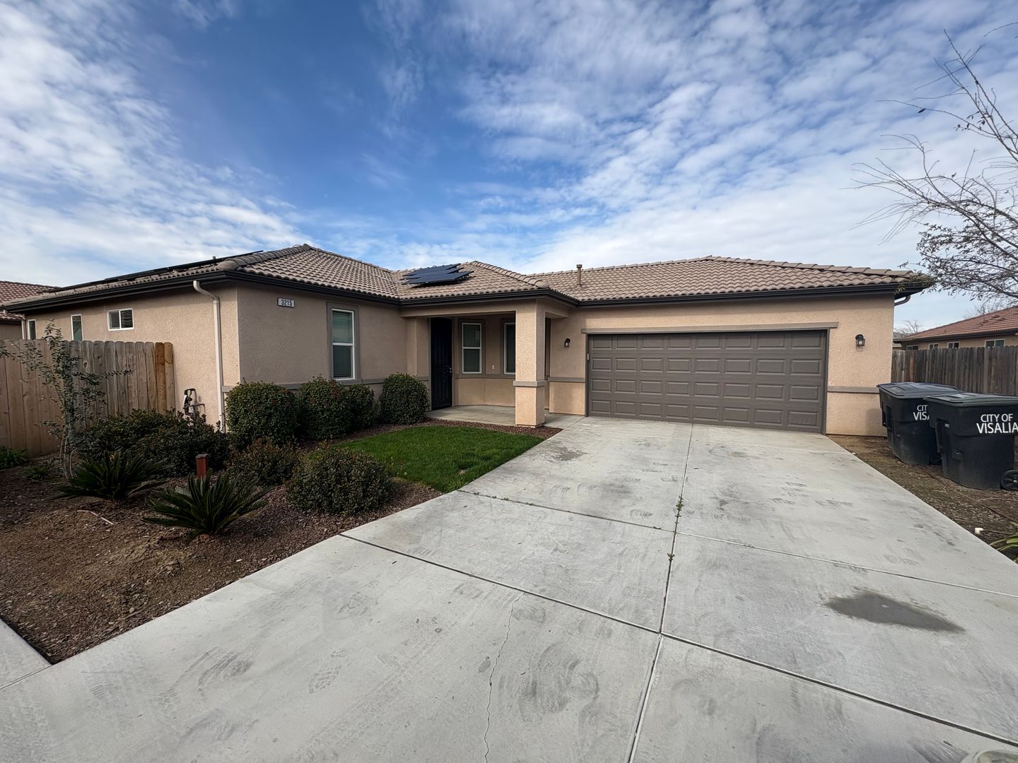 Visalia House: 3215 North Kent St