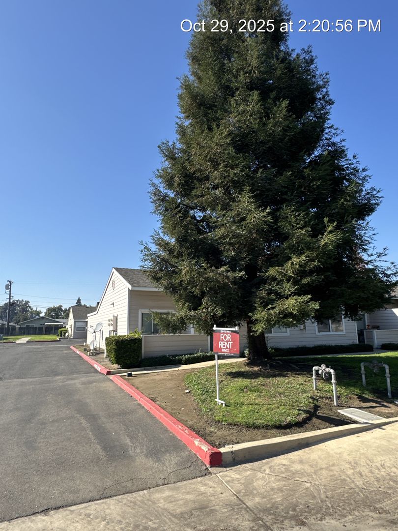 Visalia Apartment: 401-457 North Park Street