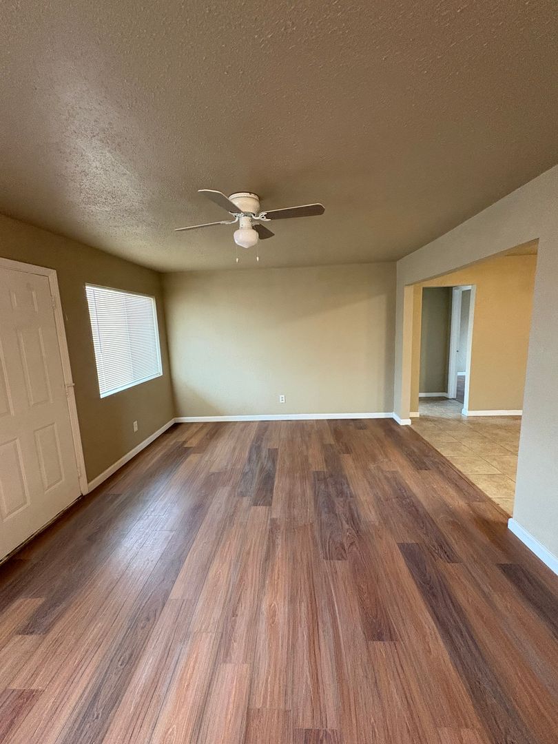 Hanford Apartment: 1819 -1823 North 10th