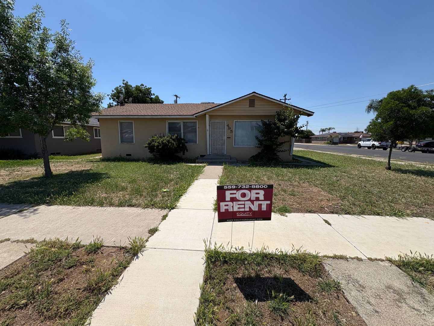 Dinuba House: 495 North Perry Ave