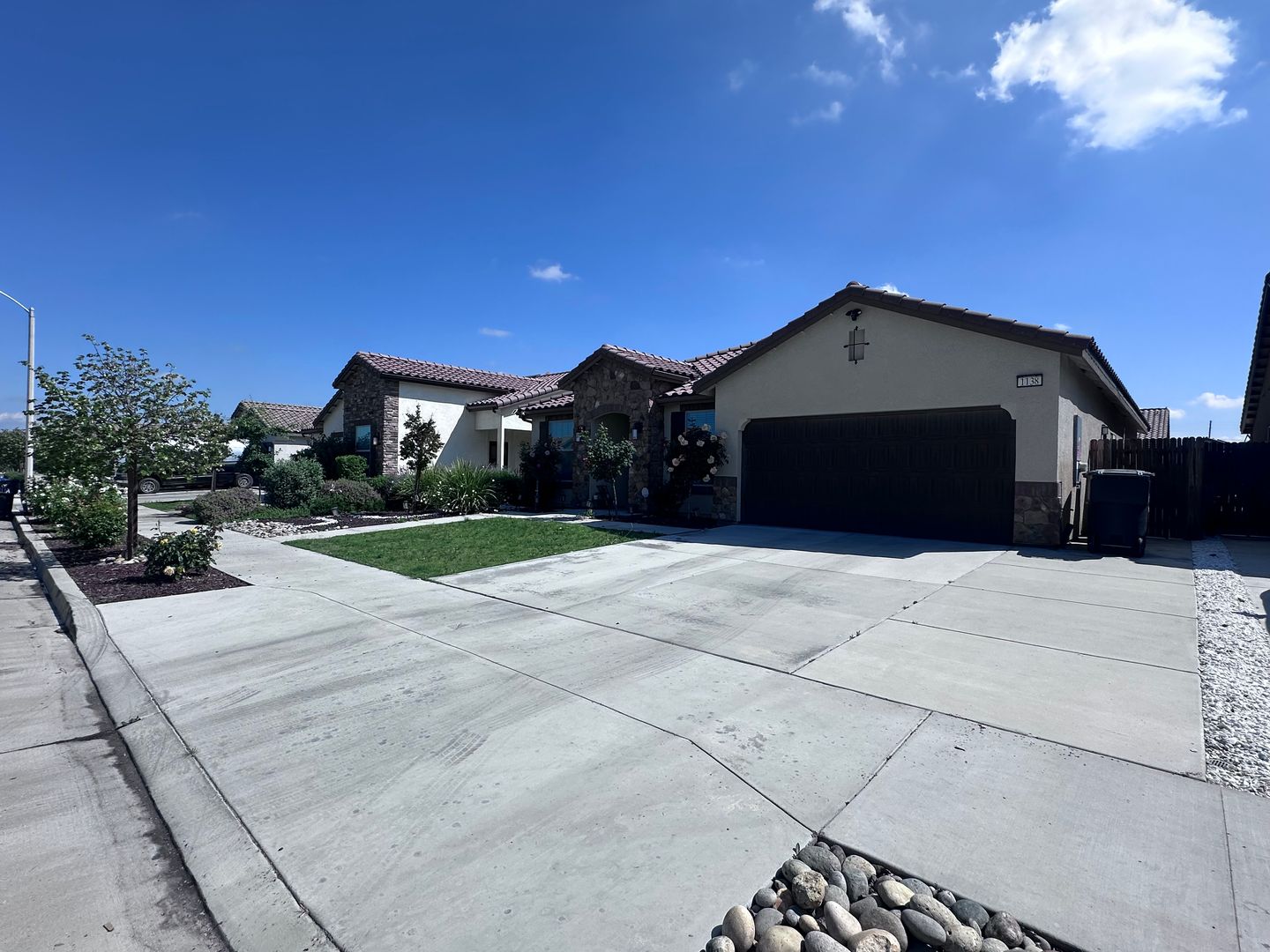 Visalia House: 1138 South Simon  St