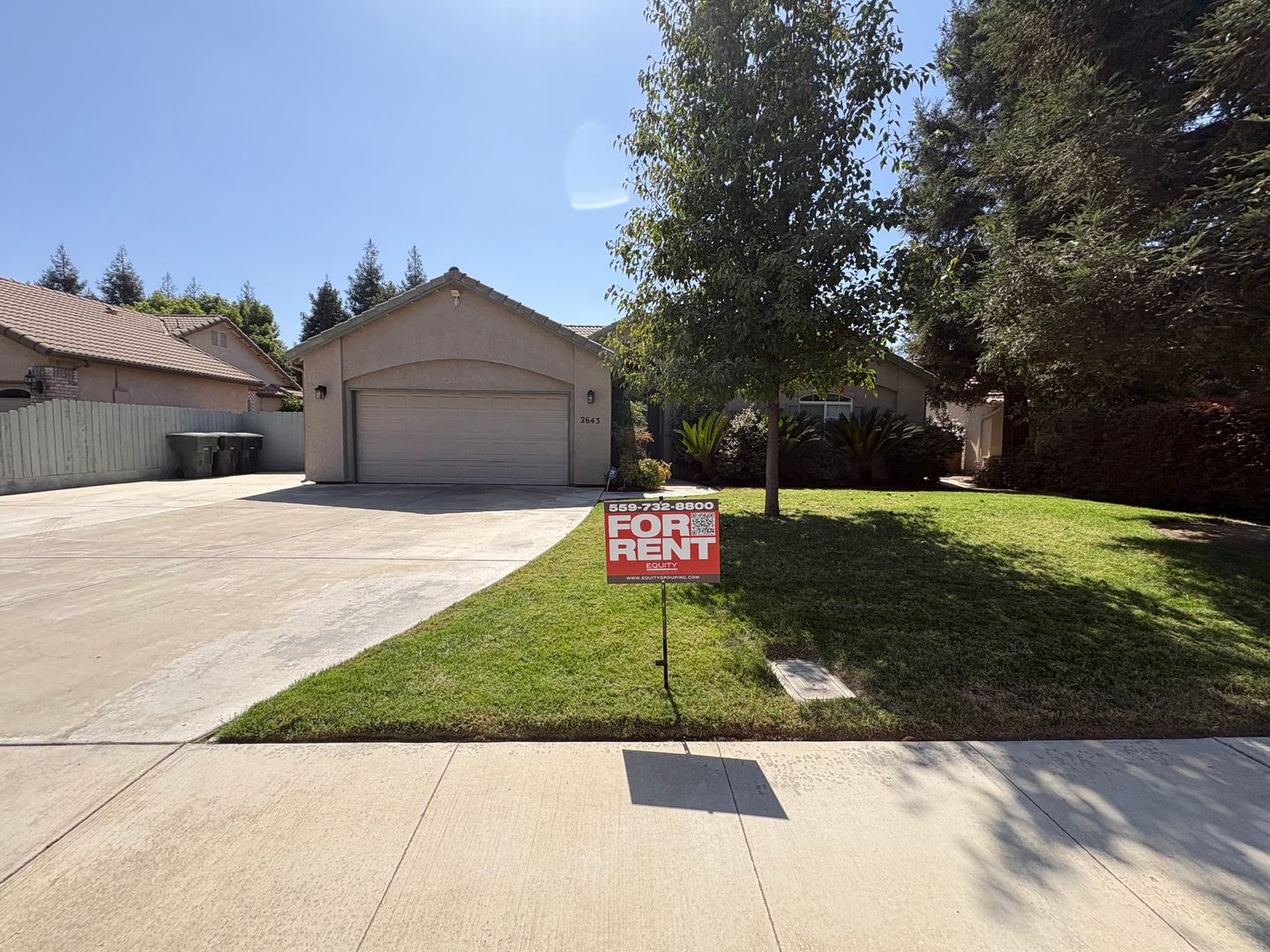 Visalia House: 2643 West Oakridge Ave
