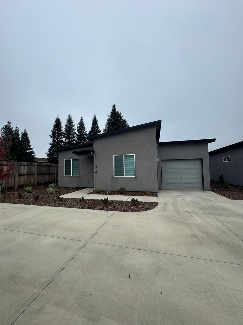 Visalia Apartment: 4112-4116 E Kaweah Avenue