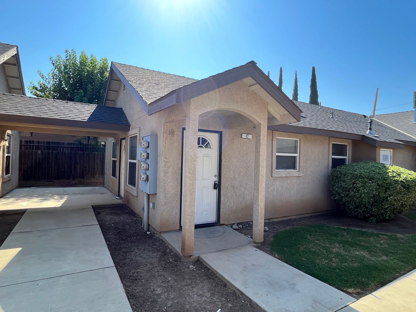 Woodlake Apartment: 540 East Lakeview Ave