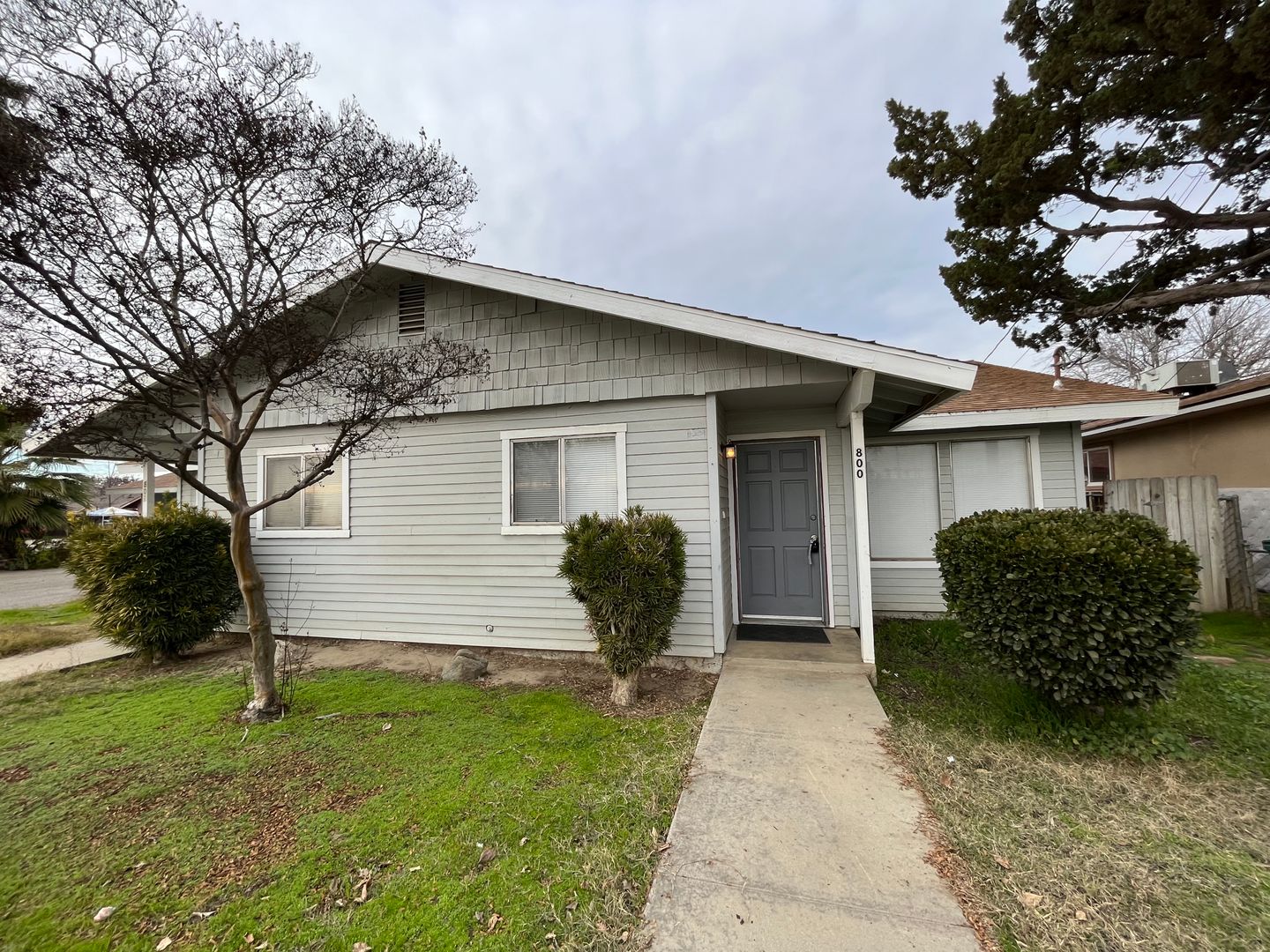 Tulare Apartment: 800-802 W Pleasant Ave