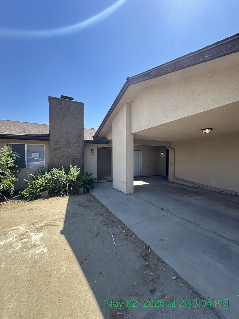 Visalia Apartment: 146-50 South Peppertree Street