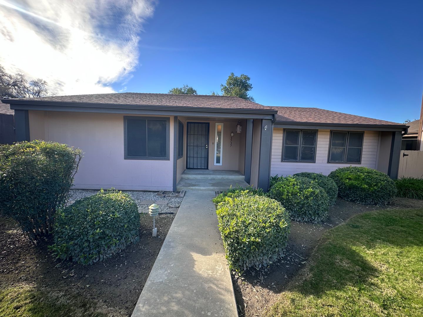 Visalia House: 3737 W Hillsdale Avenue