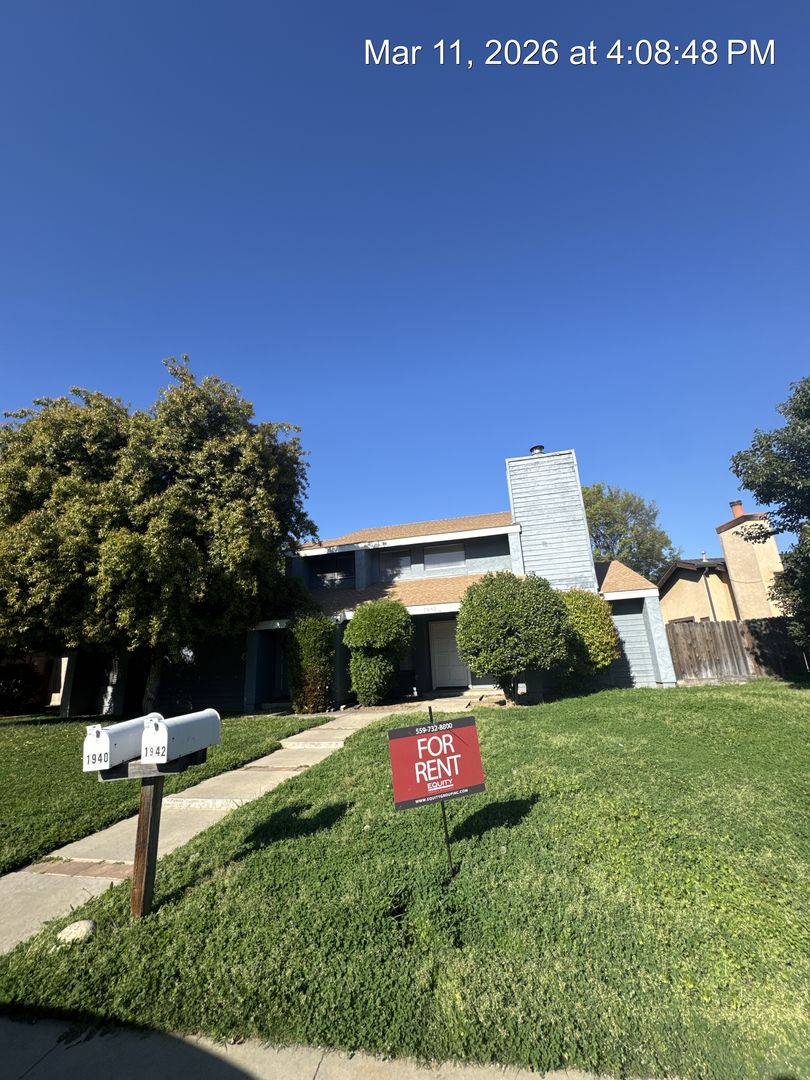 Visalia Apartment: 1940 E Woodsville Ct