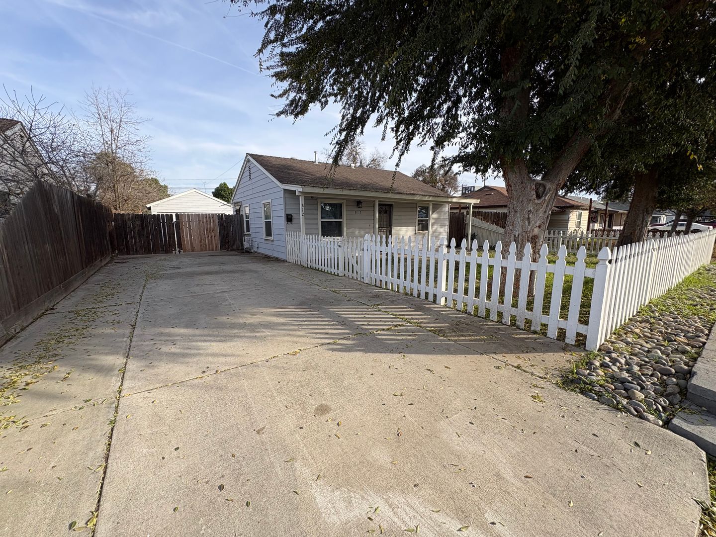 Visalia House: 812 South Burke Street