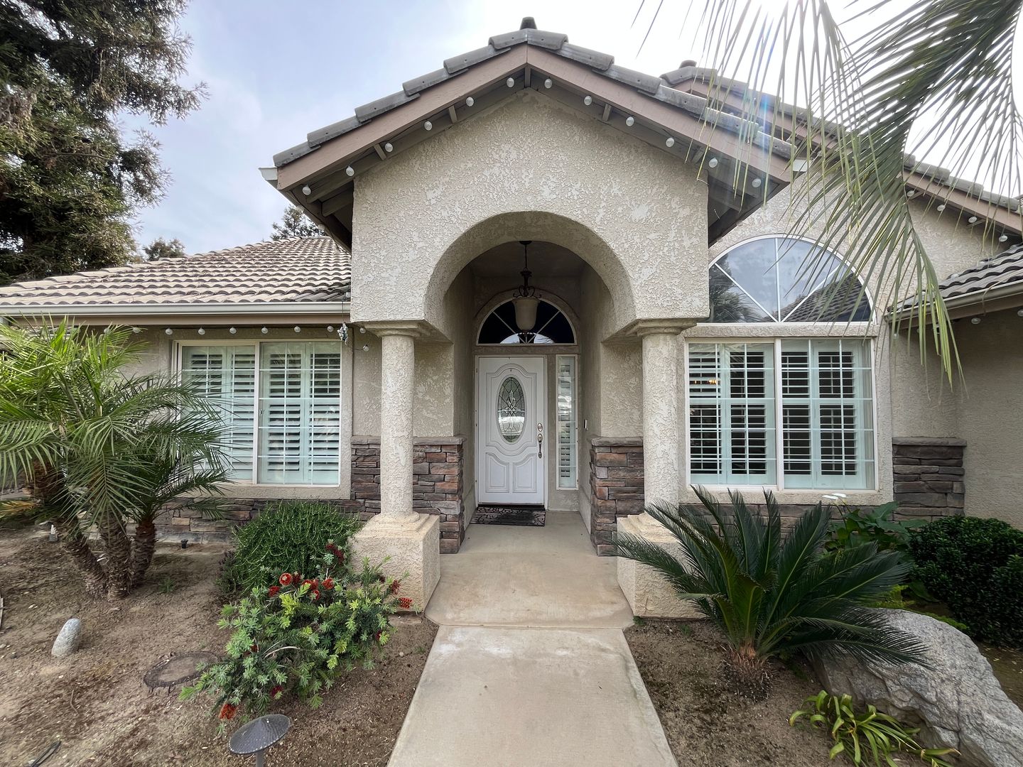 Visalia House: 1326 S Laguna St