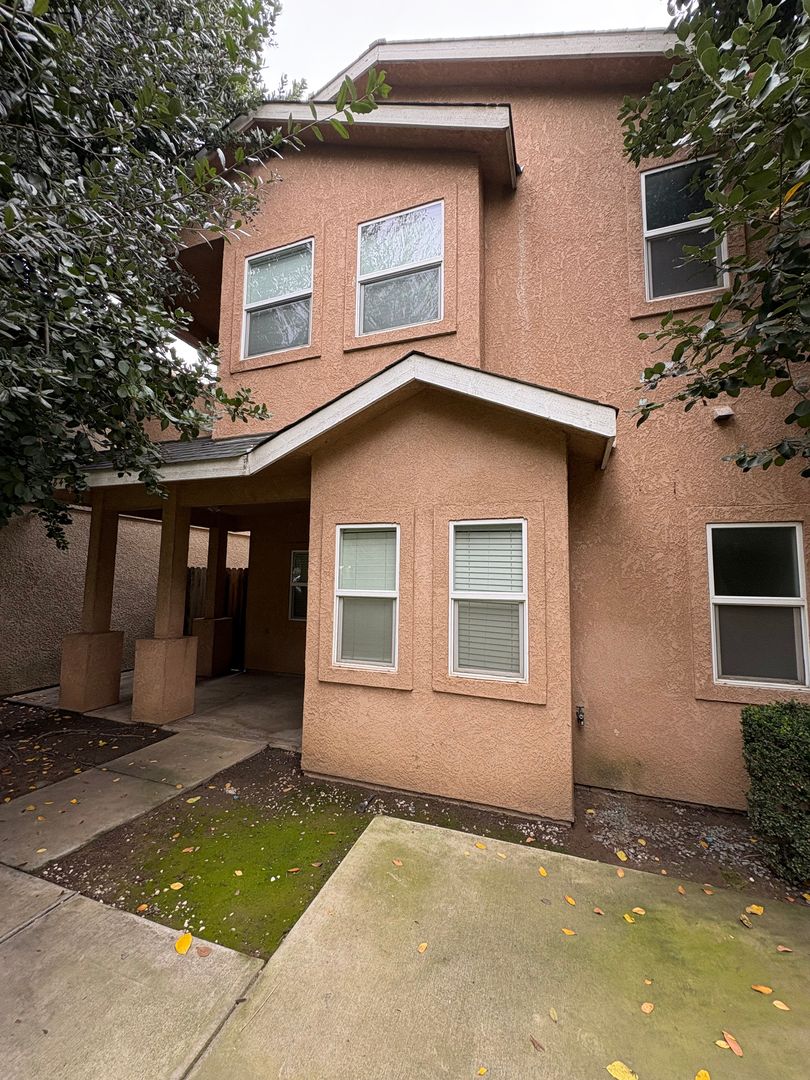 Exeter House: 184 South Filbert Avenue