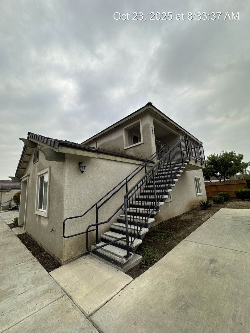 Visalia Apartment: 2921-2931 North Crowe Street