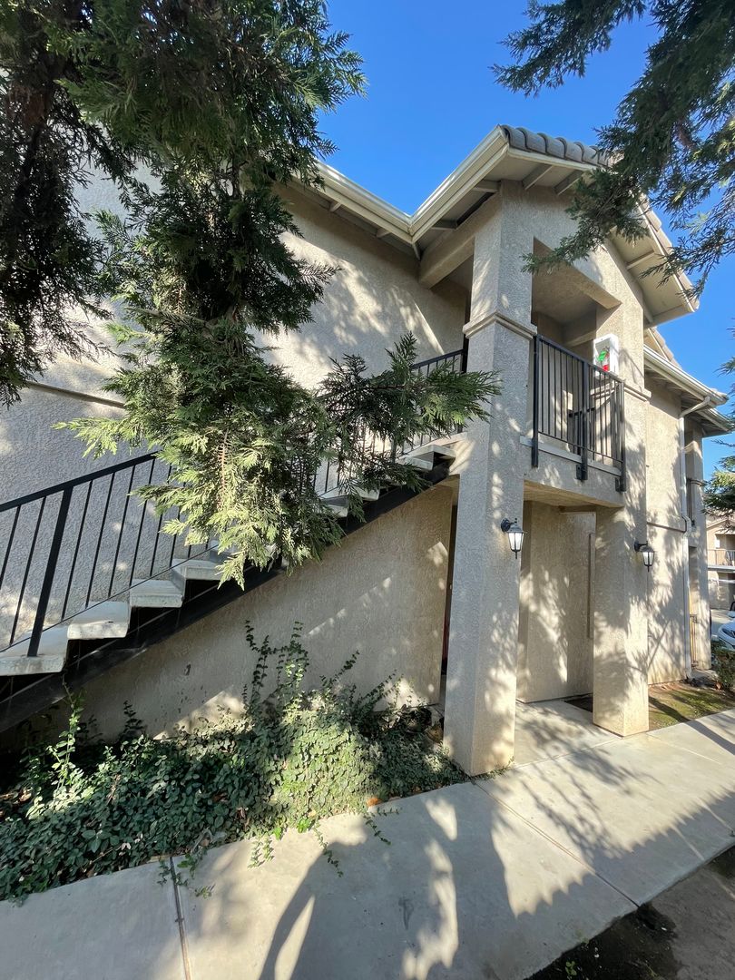 Visalia Apartment: 2908-2914 North Zachary Street