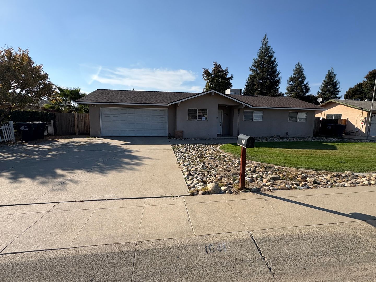 Visalia House: 1641 South Thomas St