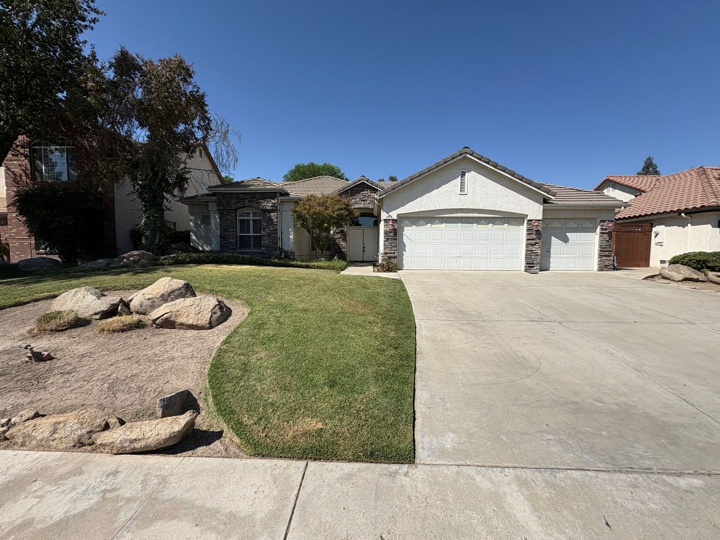 Visalia House: 2511 S. Peppertree St