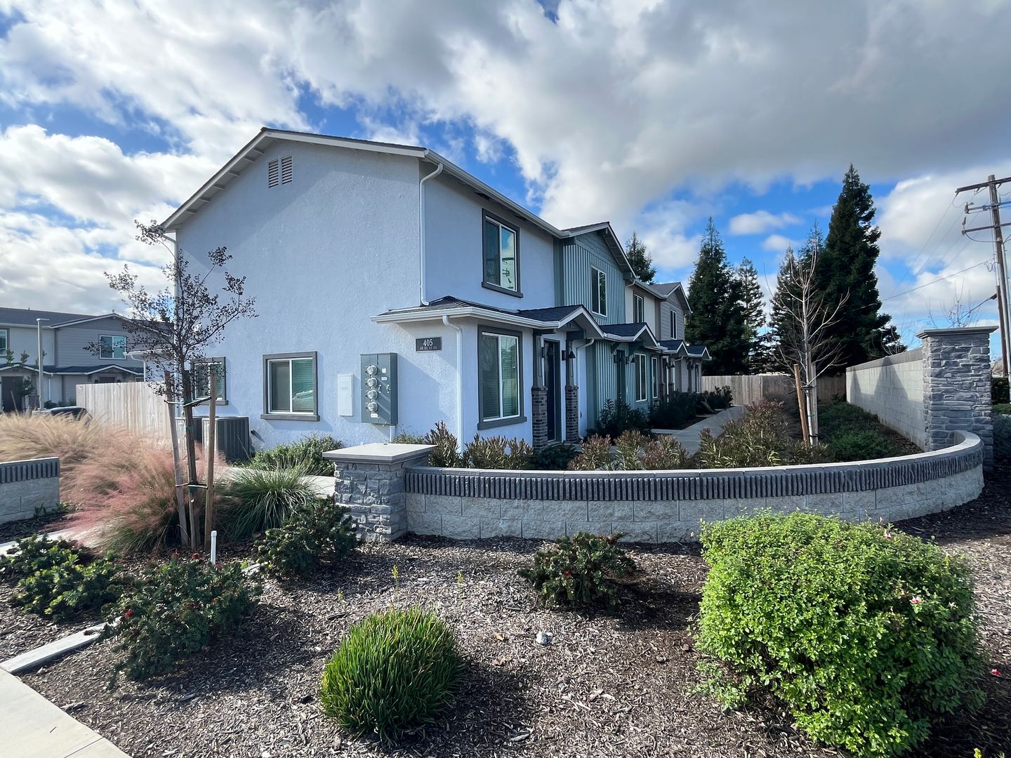 Visalia Apartment: 405 S Summit Street Unit 101-104