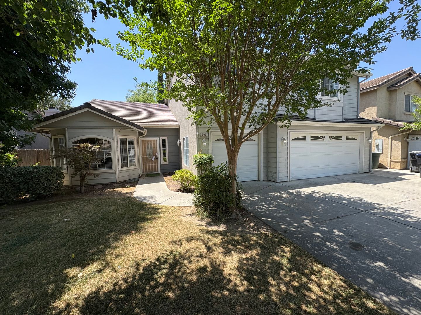 Visalia House: 703 West Russell Ave