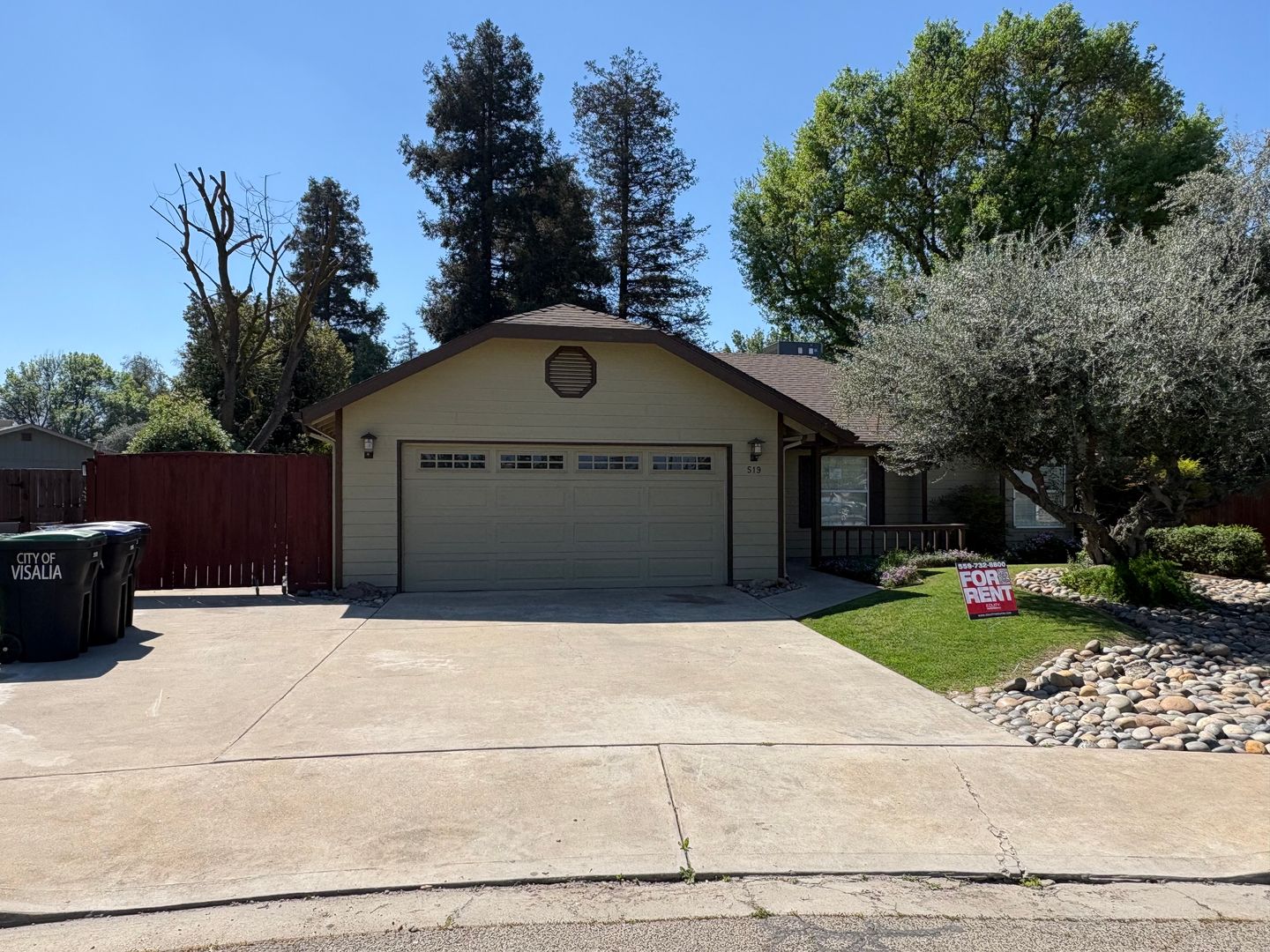 Visalia House: 519 North Aspen St