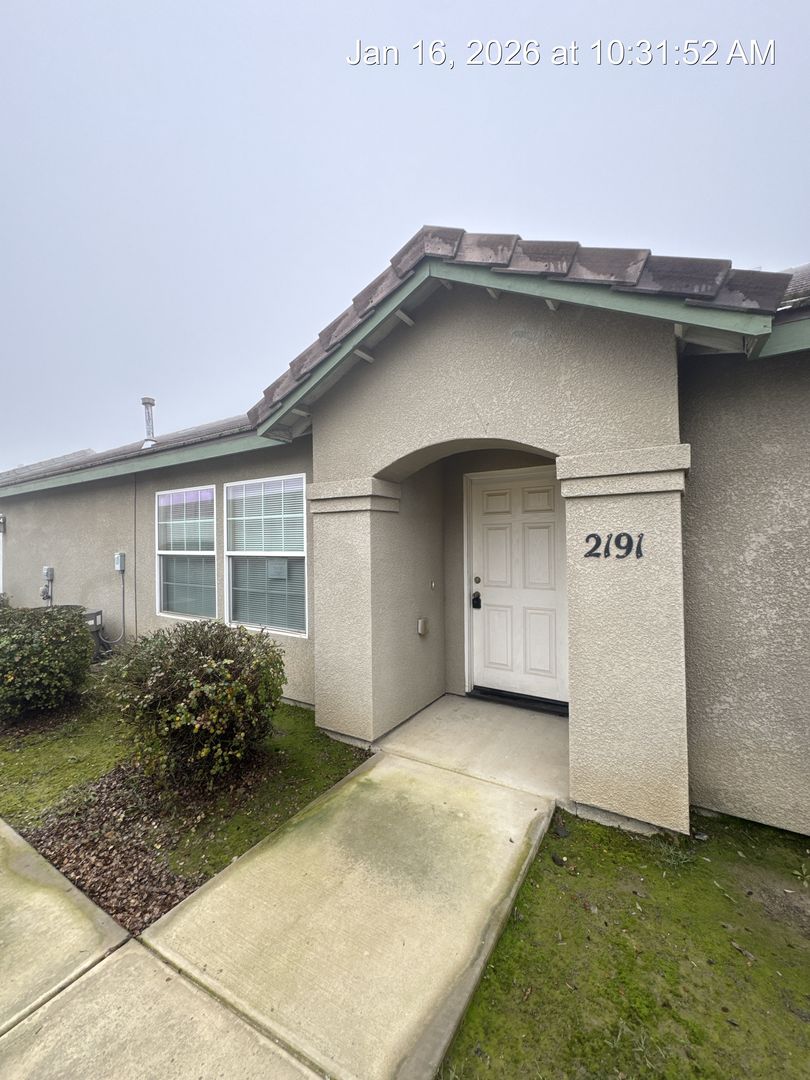 Tulare Apartment: 2187-2199 Bella Oaks