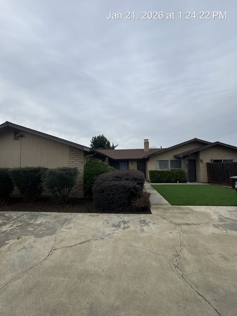 Visalia Apartment: 2021-2025 South Tracy Ct