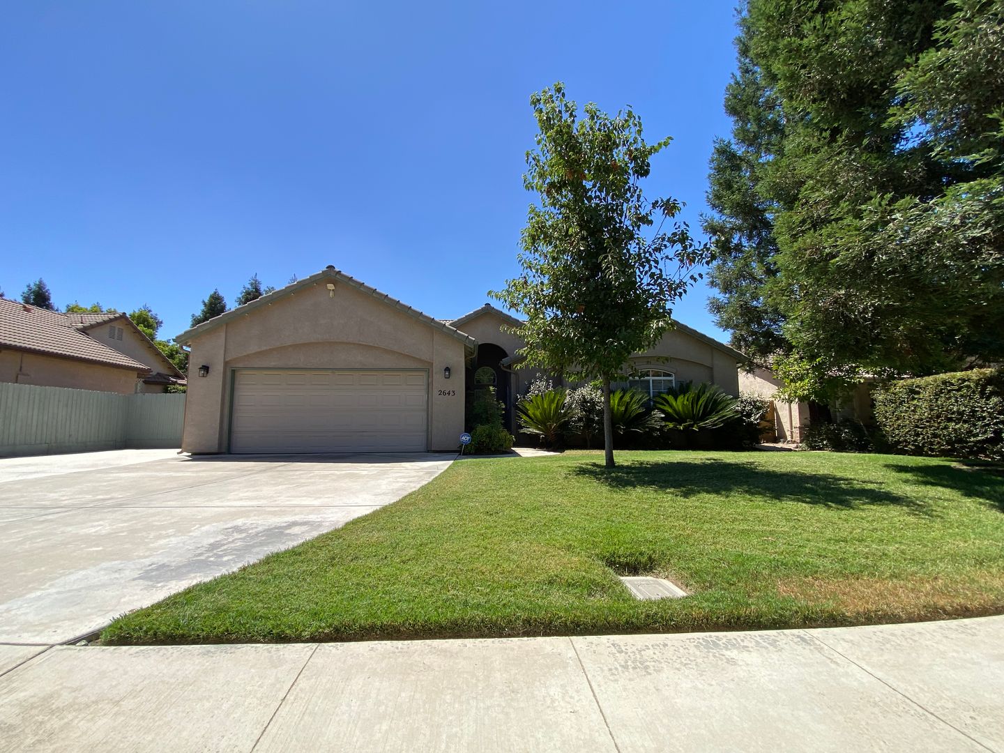 Visalia House: 2643 West Oakridge Ave