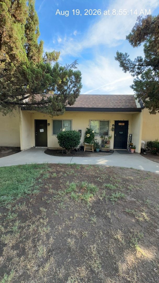 Visalia Apartment: 1300-1446 West Elowin Ave