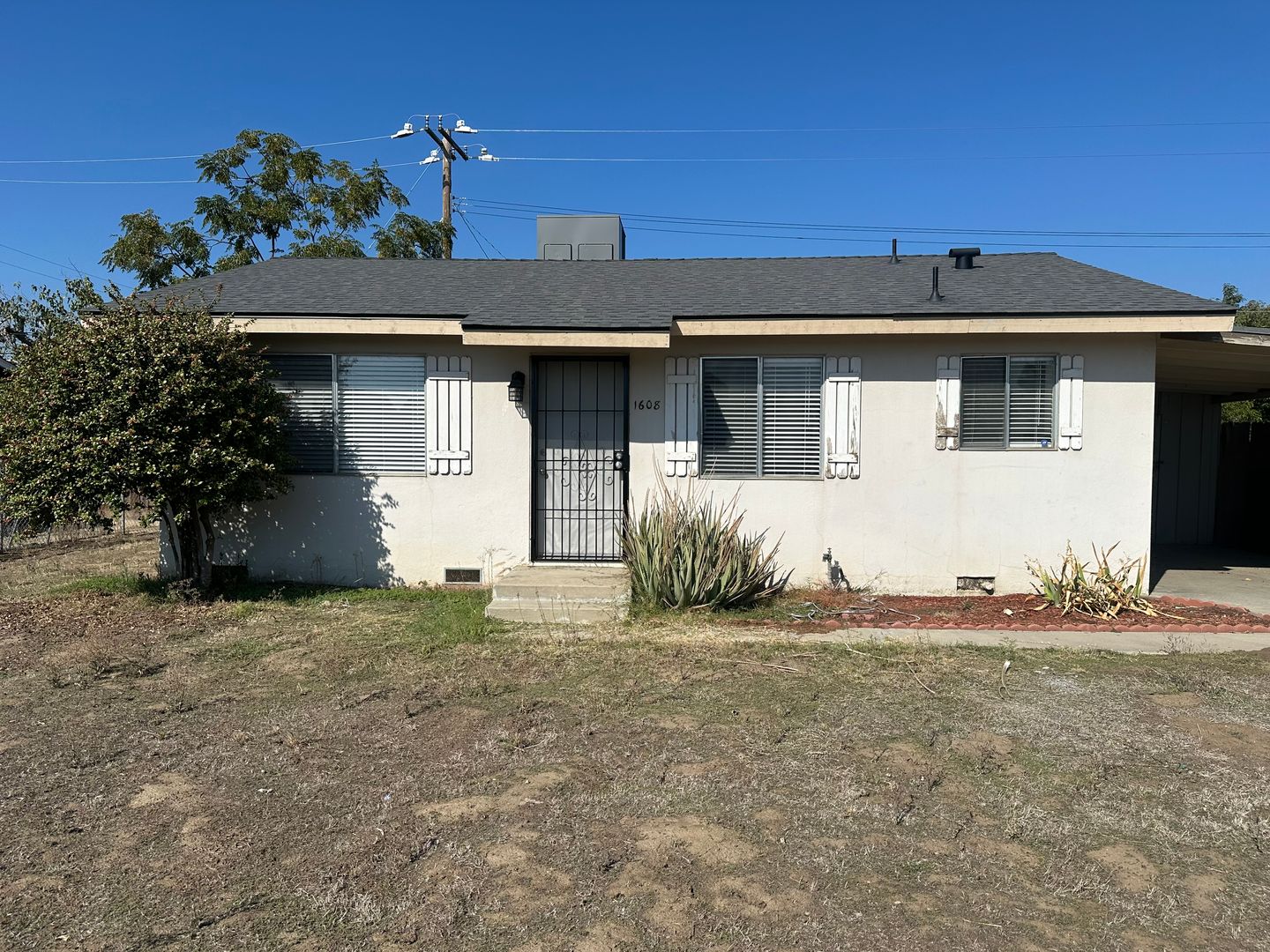 Visalia House: 1608 West Sunnyview