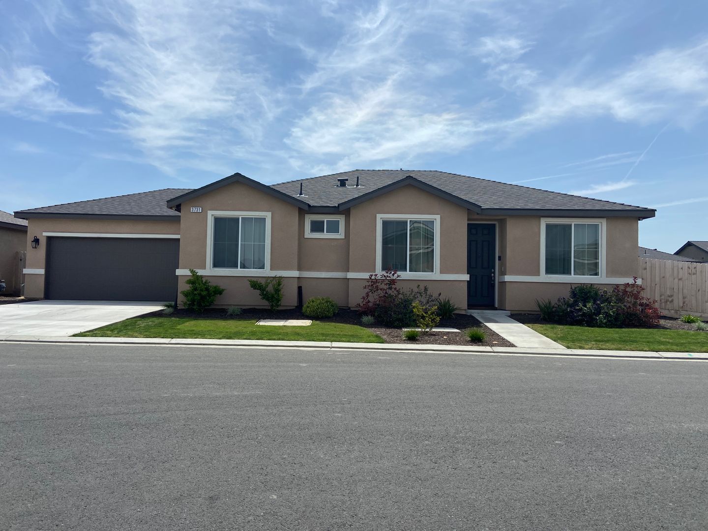 Visalia House: 3731 W Nellis Ave