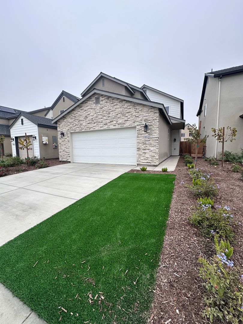 Visalia House: 30532 Delancy Road