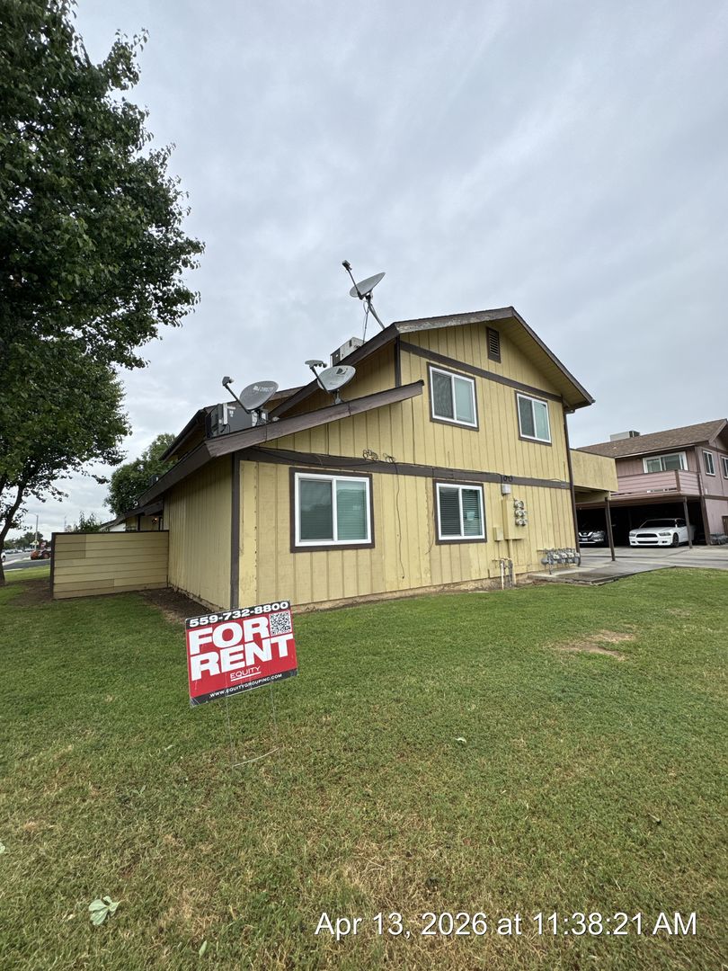 Exeter Apartment: 800 Monarch Circle