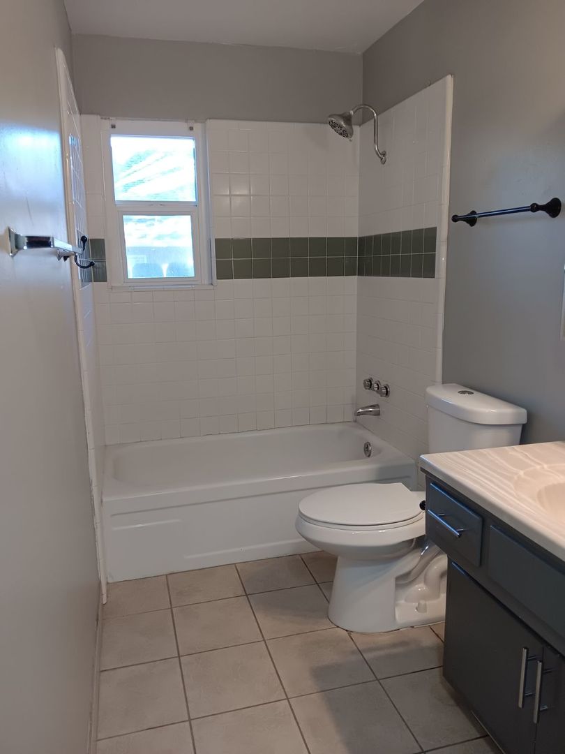 Beautiful 2 Bedroom Cottage-Style Home In Peaceful Location! 10 of 10
