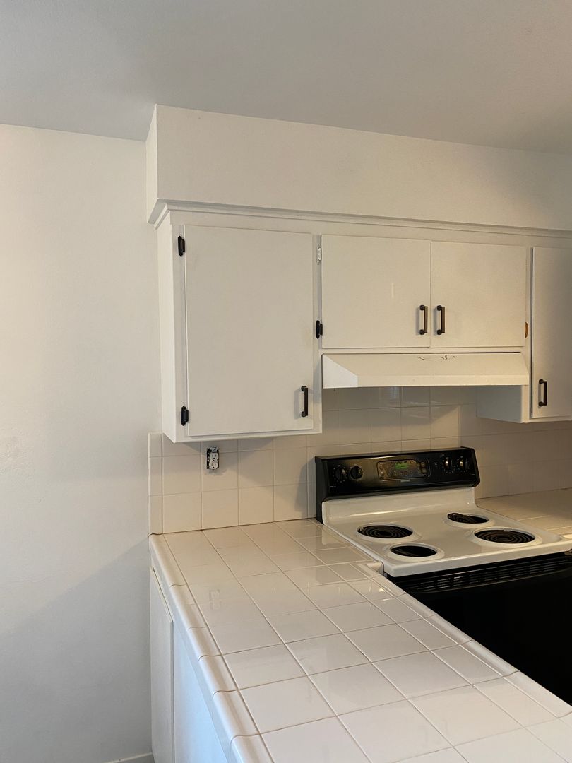 Updated Two Bedroom With Laundry, Garage and Yard! 7 of 12