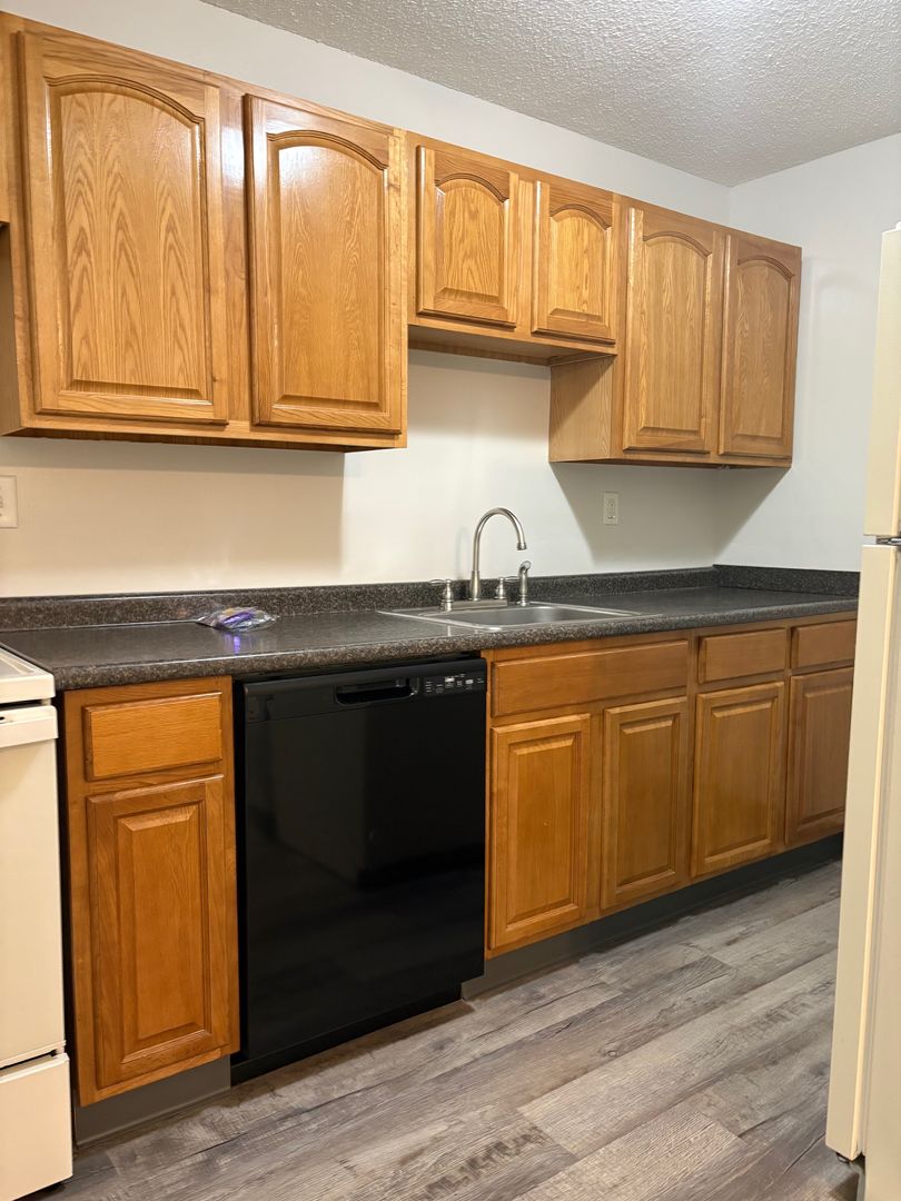 Winsted Apartment: F-10 Nanni Drive