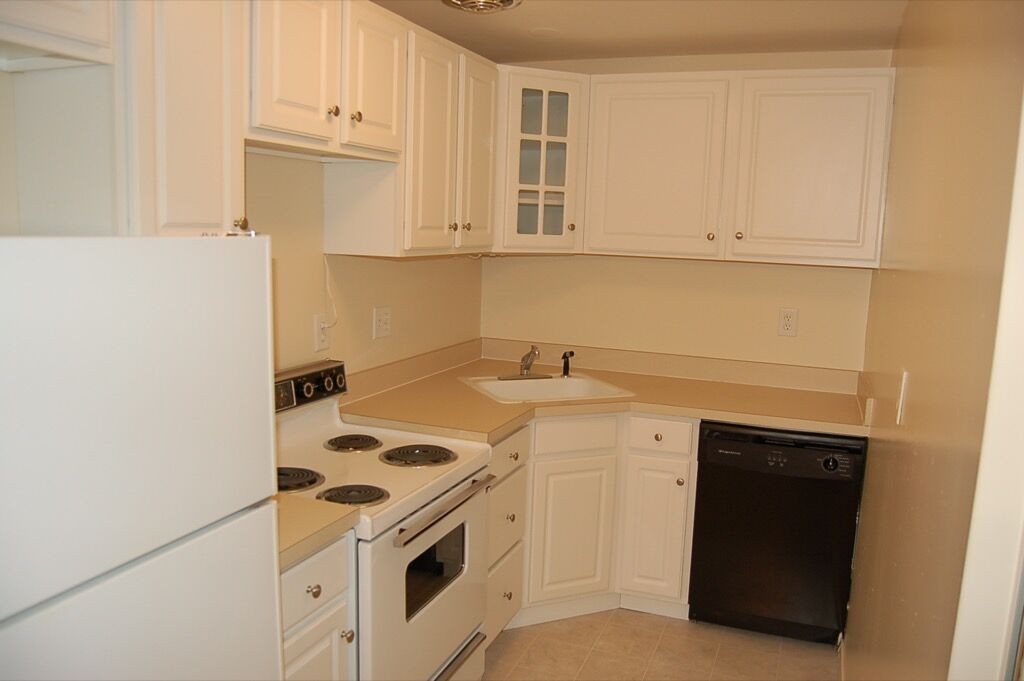 Farmington Apartment: 25A-3 Lakeshore Drive