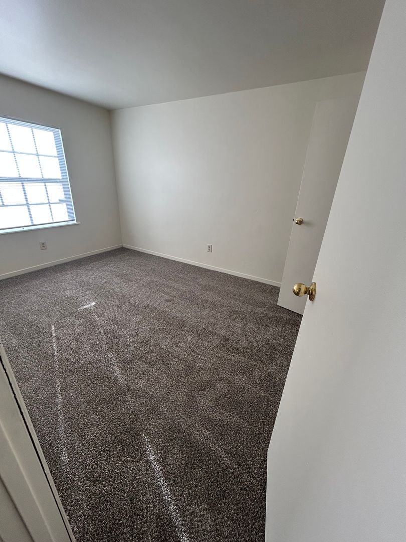 Plainfield Apartment: 644 Lakeside Drive